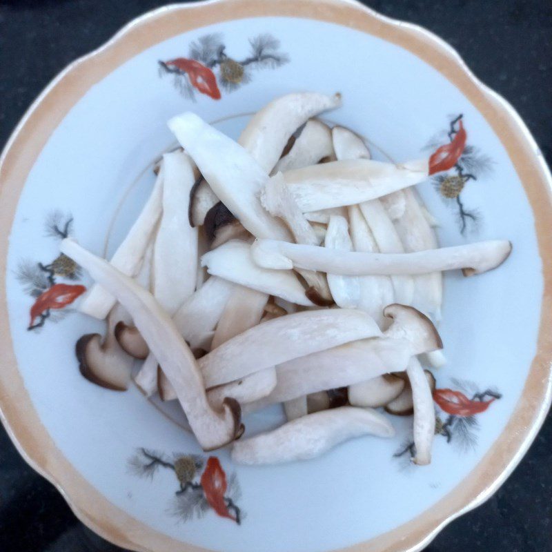 Step 1 Prepare the ingredients for Stir-fried Napa cabbage with king oyster mushrooms