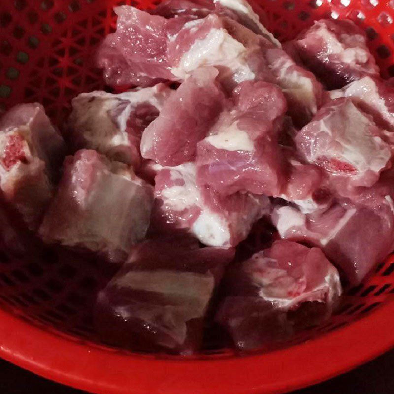 Step 1 Prepare the ingredients for Stir-fried Glass Noodles with Mixed Ingredients