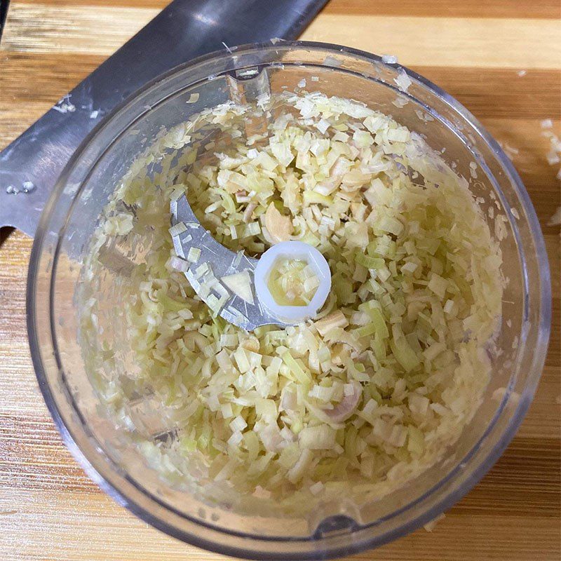 Step 1 Prepare the ingredients for Stir-fried Glass Noodles with Mixed Ingredients