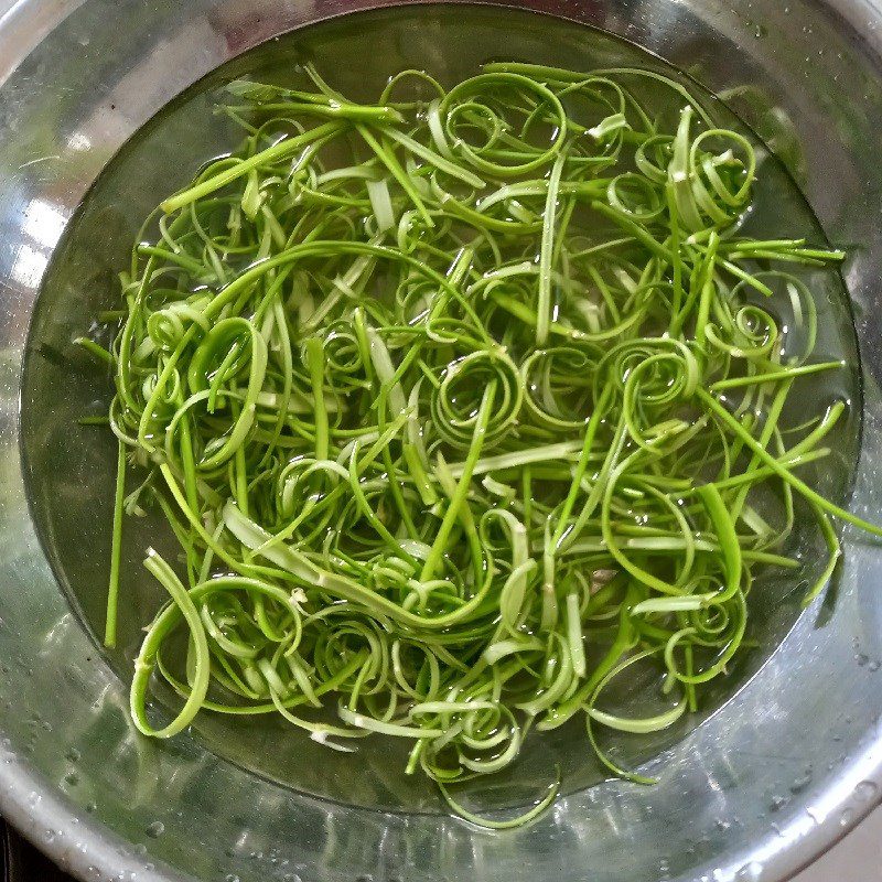 Step 1 Prepare the ingredients for Water Spinach Soup with Chicken