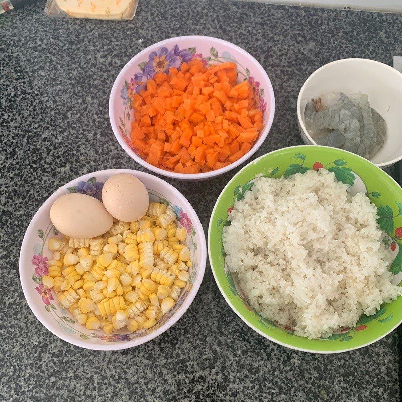 Step 1 Prepare the ingredients for shrimp fried rice