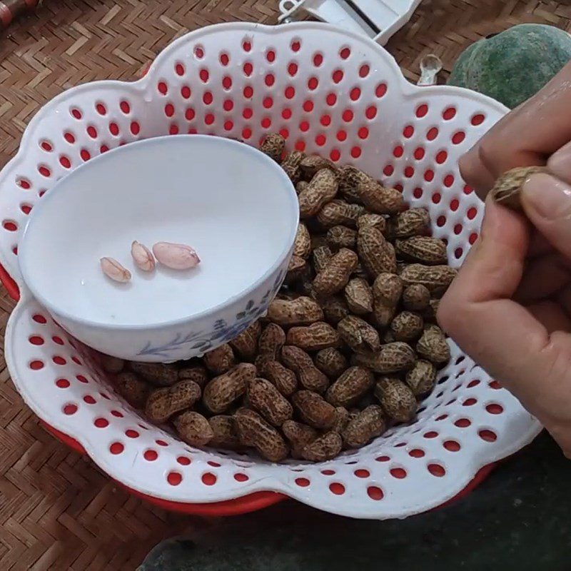 Step 1 Prepare the ingredients for melon and peanut soup