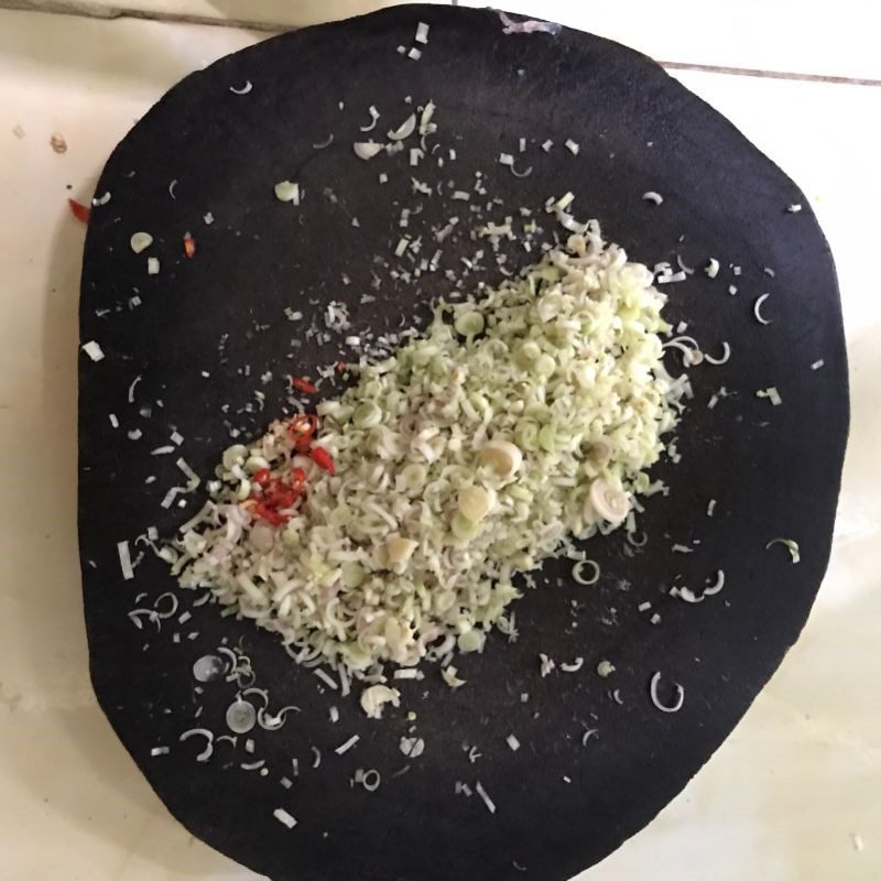 Step 1 Prepare the ingredients for Fried Salted Tilapia with Lemongrass and Chili