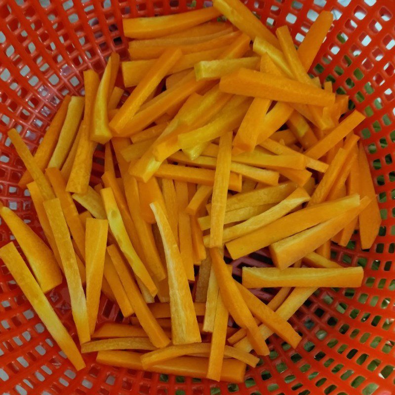 Step 1 Prepare the ingredients for stir-fried green beans with carrots