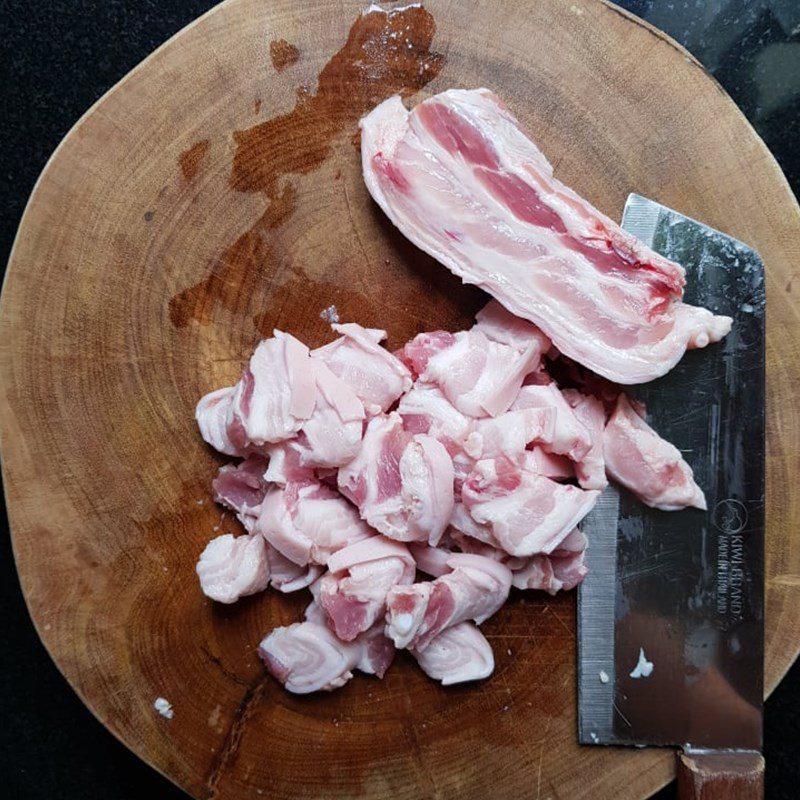 Step 1 Prepare the ingredients for Beef Sauce Mixed Rice Paper