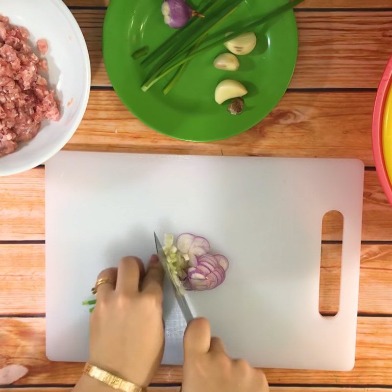 Step 1 Prepare the ingredients for Steamed Okra with Meat