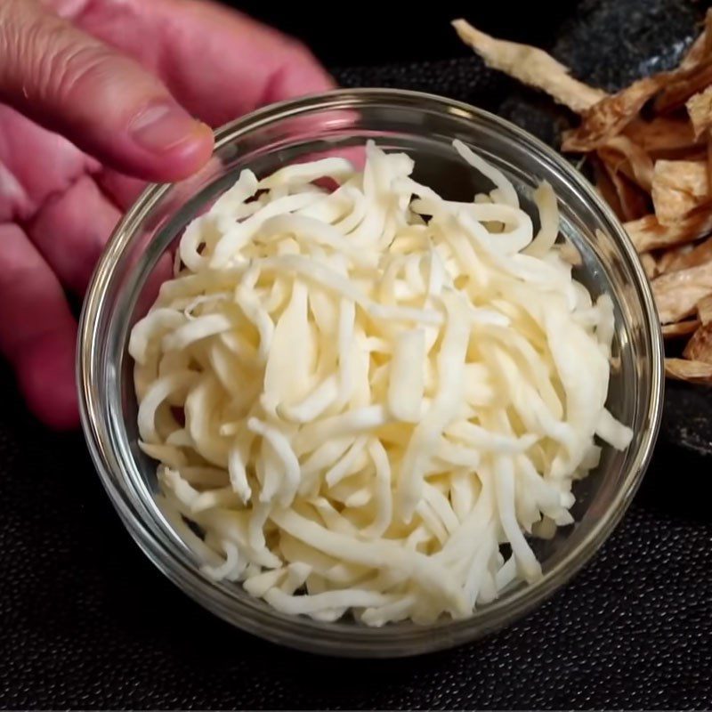 Step 1 Prepare the ingredients for tofu skin rolls with enoki mushrooms and tamarind sauce