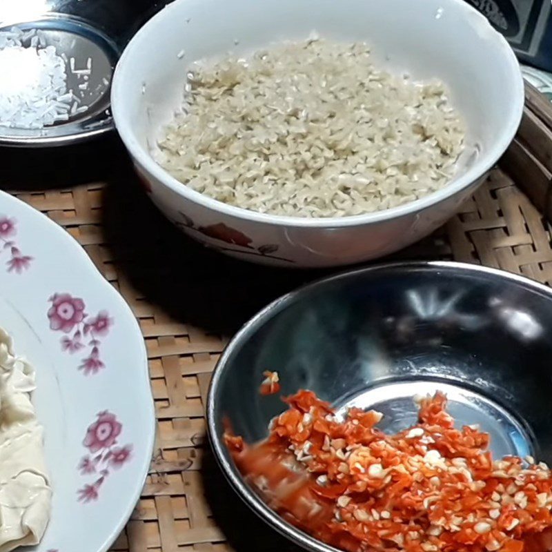 Step 1 Prepare the ingredients for Stir-fried Clams with Satay