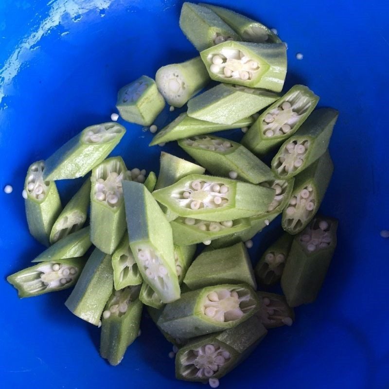 Step 1 Prepare the ingredients for Stir-fried Okra with Vegetarian Mushrooms