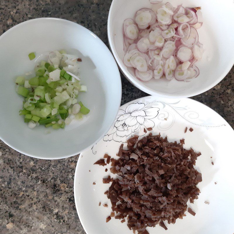 Step 1 Prepare the ingredients for Rice Cake from leftover rice (Recipe shared by users)