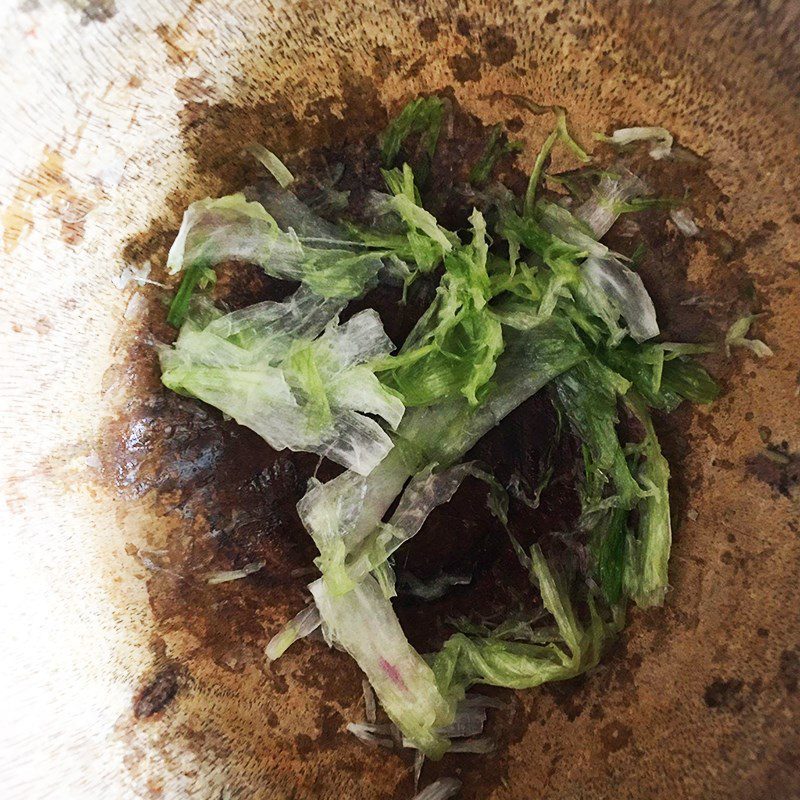 Step 1 Prepare the ingredients for Malabar spinach soup with shrimp