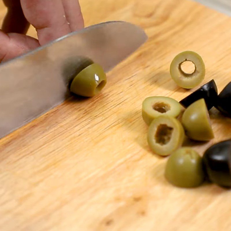 Step 3 Prepare the remaining ingredients Chicken spaghetti cooked with olives