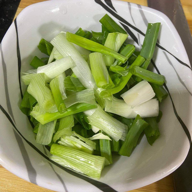 Step 2 Prepare other ingredients Chicken thigh mushrooms stir-fried with beef