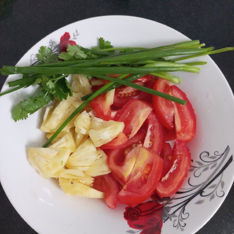 Step 2 Prepare other ingredients for fish soup