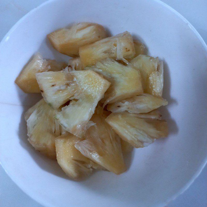 Step 2 Prepare other ingredients Mackerel stewed with pineapple (recipe shared by the user)