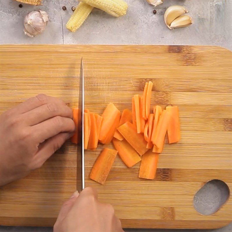 Step 1 Prepare other ingredients Chicken heart stir-fried with young corn