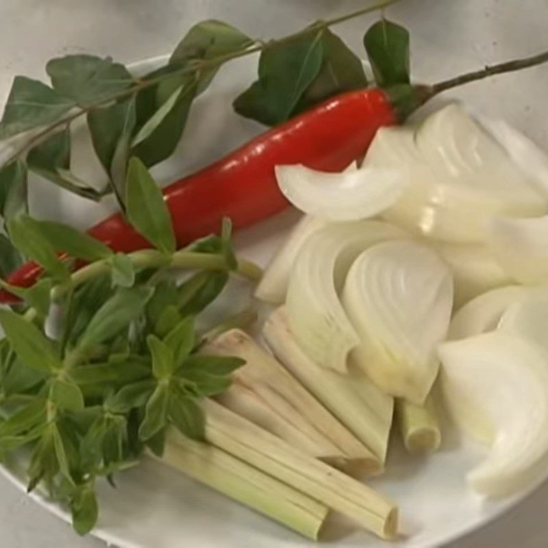 Step 2 Prepare the other ingredients Sour fish soup