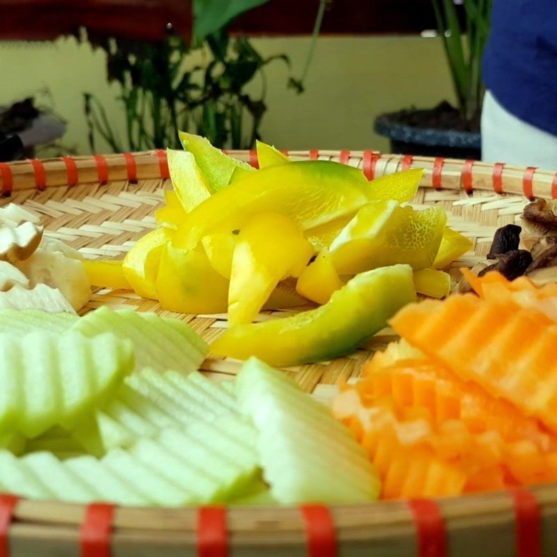 Step 2 Prepare other ingredients Stir-fried pomelo peel with colorful vegetables