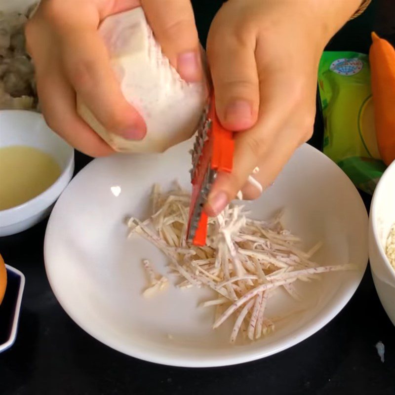 Step 2 Prepare other ingredients Steamed barramundi with lingzhi mushrooms