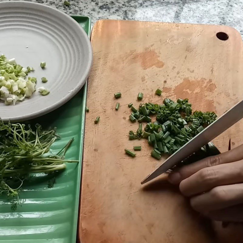 Step 2 Prepare other ingredients Stir-fried corn with dried shrimp and sausage