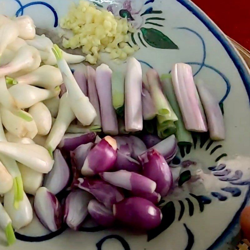 Step 2 Prepare the other ingredients Stir-fried octopus with shallots