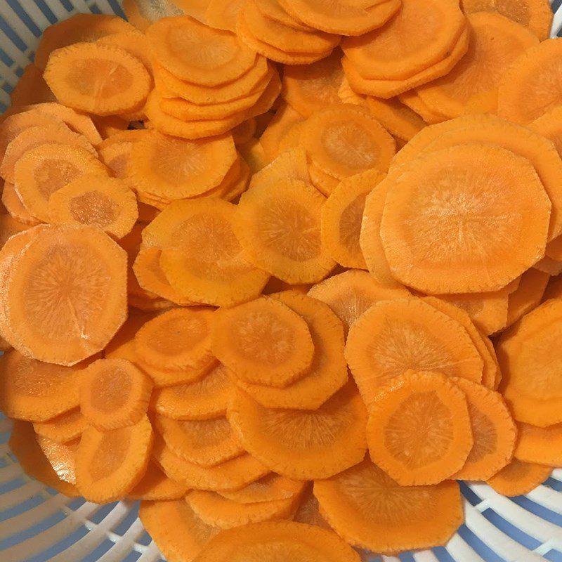 Step 2 Prepare other ingredients Stir-fried pork with carrots