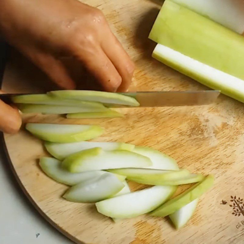 Step 2 Prepare other ingredients Stir-Fried Gourd with Chicken Gizzards