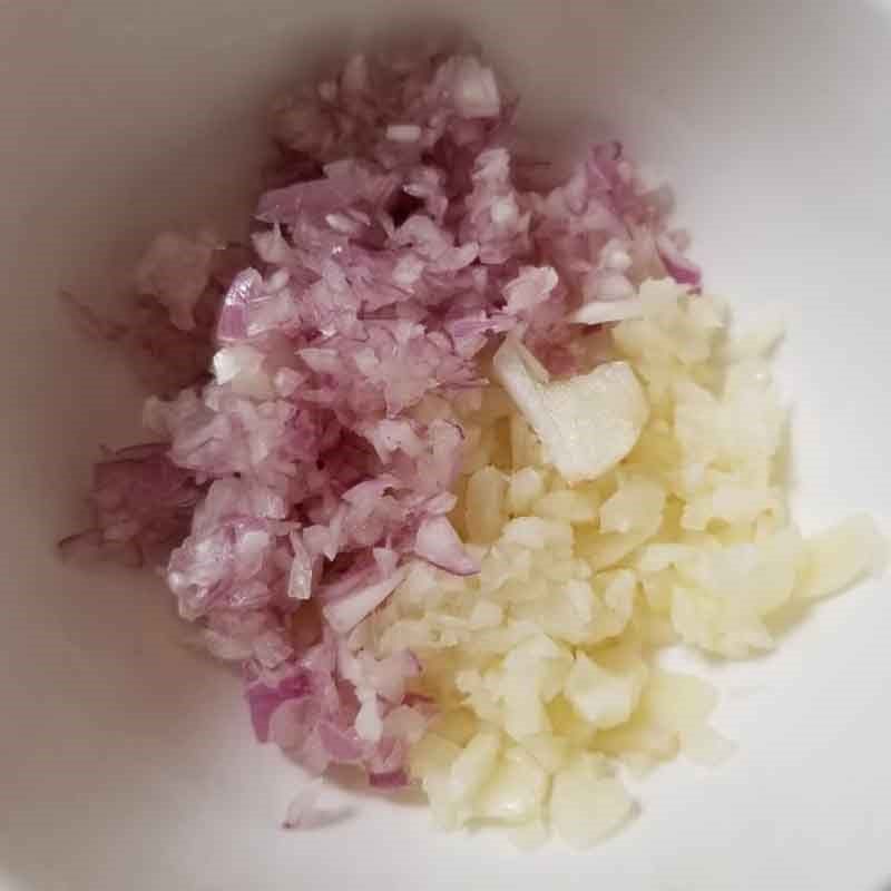 Step 2 Prepare other ingredients for minced meat and pork bone cabbage soup with carrot