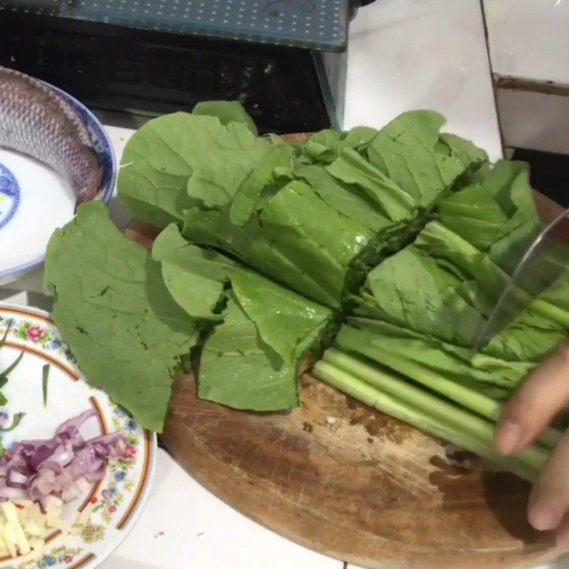 Step 2 Prepare other ingredients Sweet mustard greens soup with snakehead fish