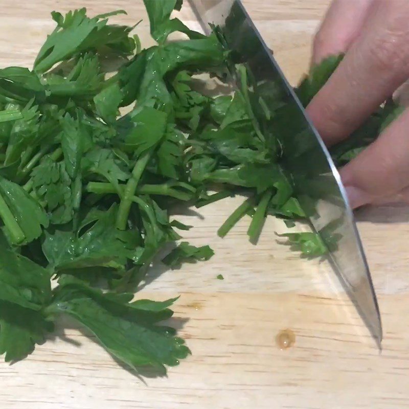 Step 2 Prepare other ingredients Stir-fried squid with bell pepper and tomato