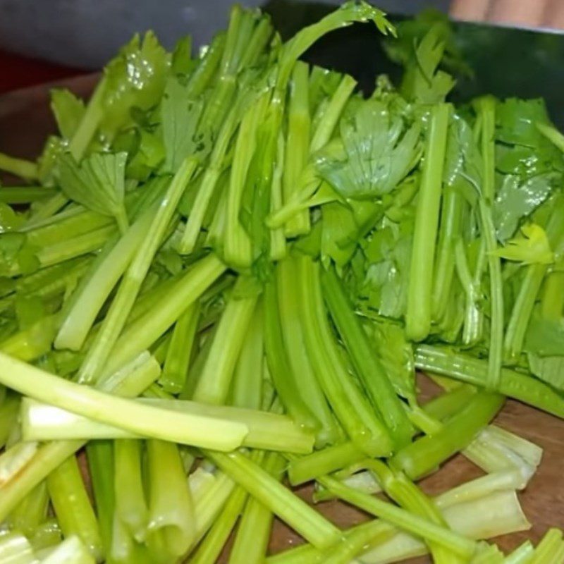 Step 2 Prepare other ingredients Stir-fried squid with pineapple and carrot