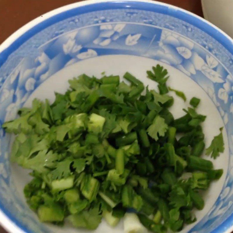 Step 2 Prepare other ingredients for sour fish soup