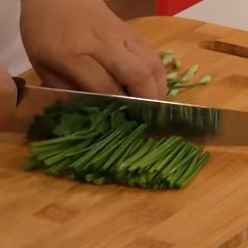 Step 2 Prepare other ingredients Rice noodles stir-fried with beef