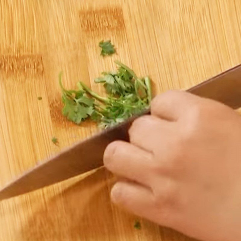 Step 2 Prepare other ingredients Rice noodles stir-fried with beef