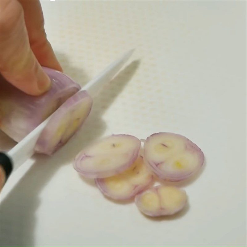 Step 3 Preparation of other ingredients for braised snakehead fish