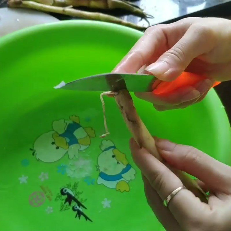 Step 2 Prepare the other ingredients for Sweet Potato Stem Soup