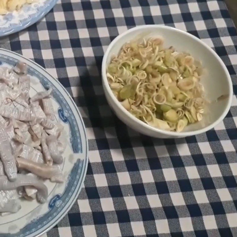 Step 2 Prepare other ingredients Stir-fried sá sùng with lemongrass and chili