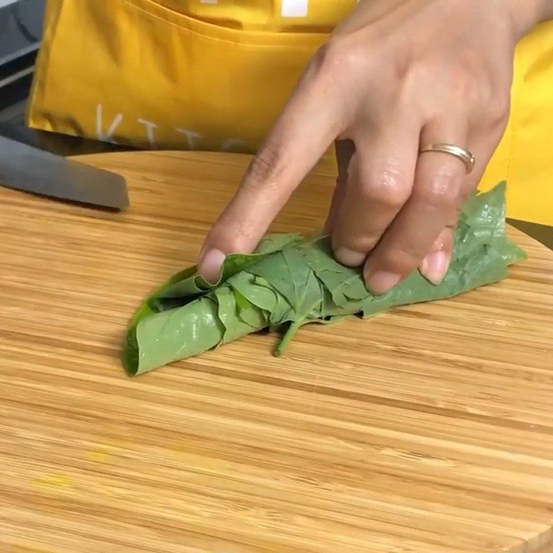 Step 2 Prepare other ingredients Roasted crab with betel leaves