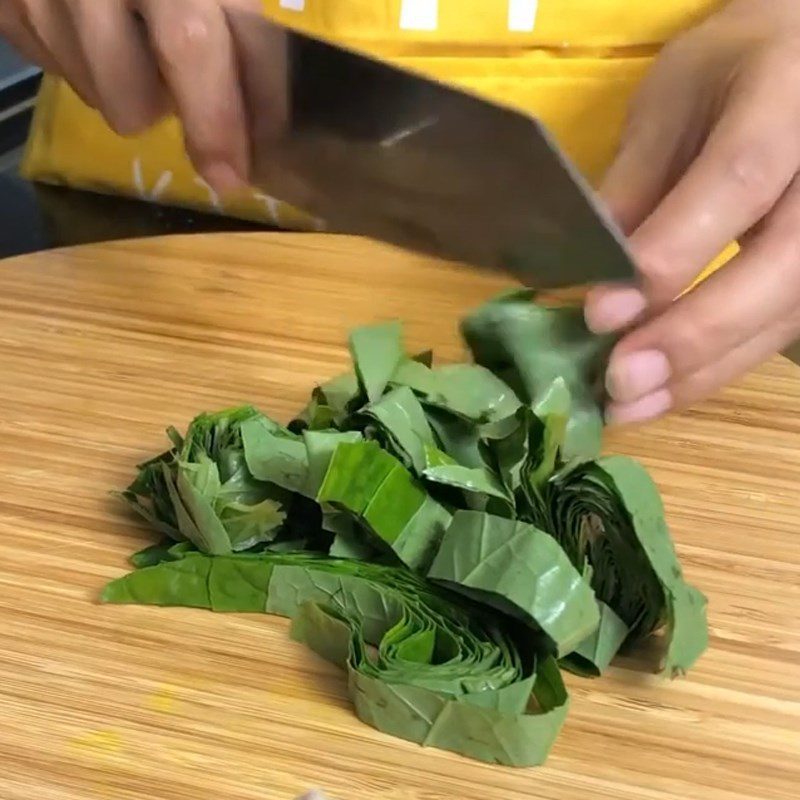 Step 2 Prepare other ingredients Roasted crab with betel leaves