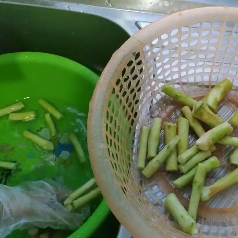 Step 2 Prepare the other ingredients for Sweet Potato Stem Soup