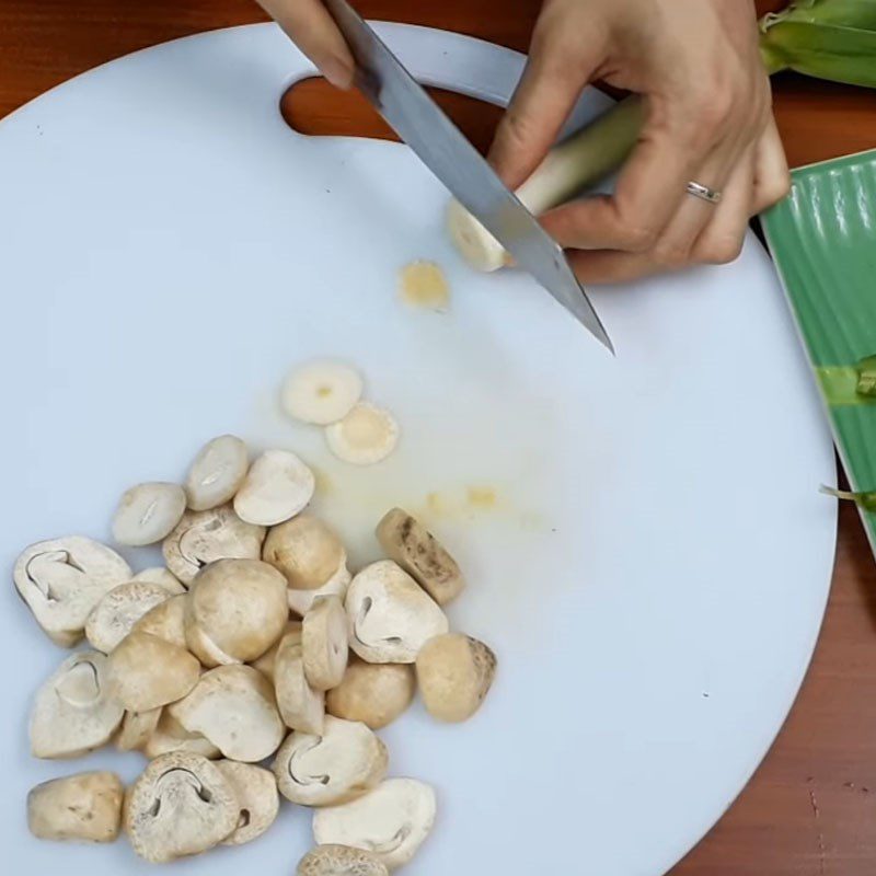 Step 2 Prepare the other ingredients Stir-fried Cabbage with Mushrooms