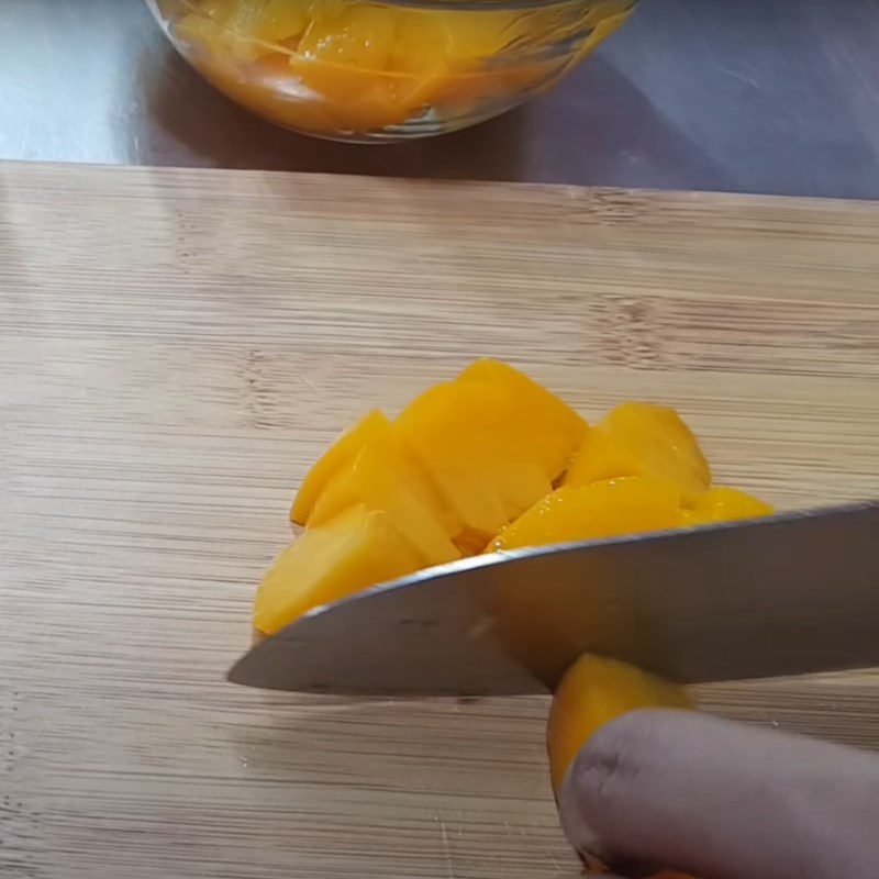 Step 1 Prepare the ingredients for Green Bean Pumpkin Porridge with Squid