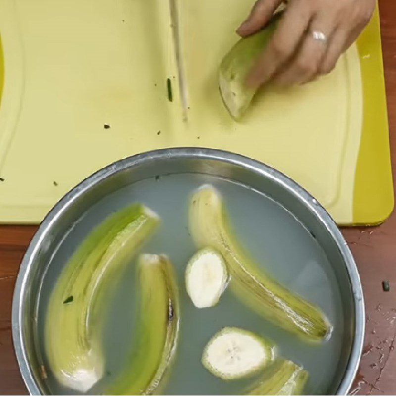 Step 3 Prepare green bananas Green banana soup with snakehead fish