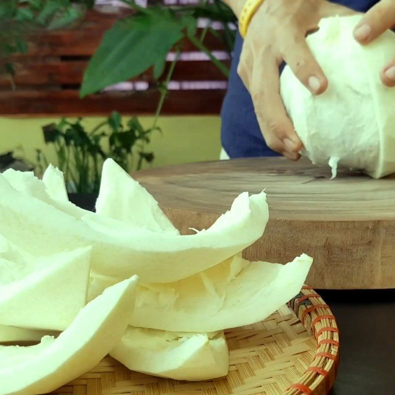 Step 1 Prepare pomelo pulp Stir-Fried Pomelo Pulp with Five Colors