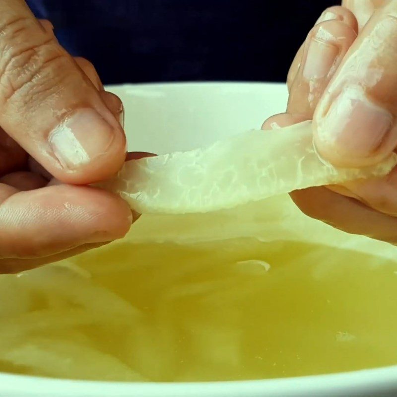 Step 1 Prepare pomelo pulp Stir-Fried Pomelo Pulp with Five Colors