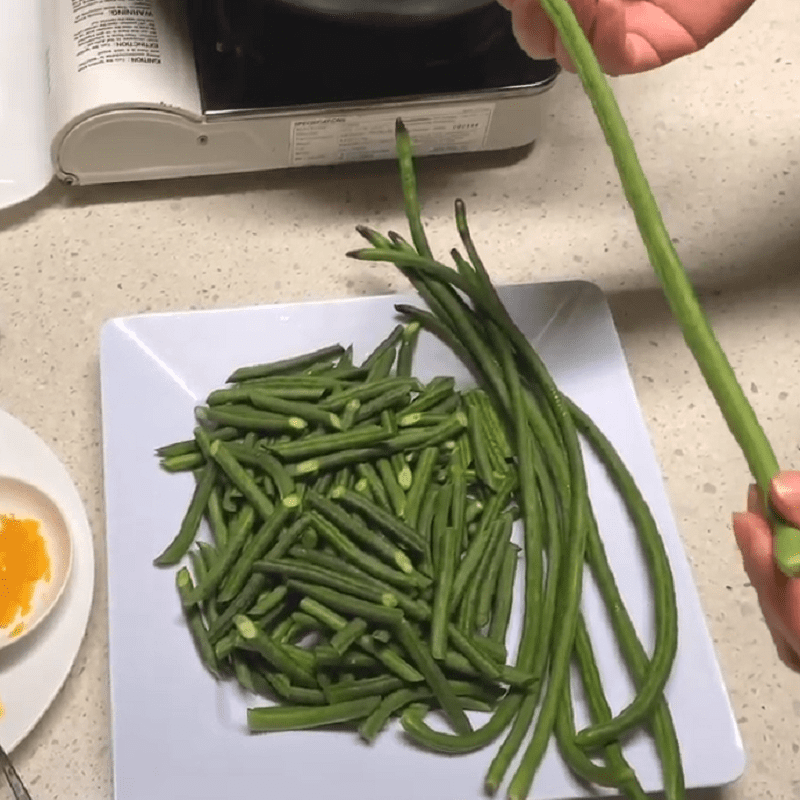 Step 1 Prepare the long beans Long Beans Stir-fried with Salted Eggs