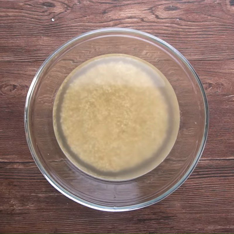 Step 1 Prepare sticky rice for Northern sticky rice wine