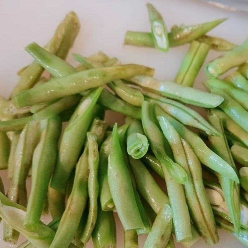 Step 1 Prepare Bean Sprouts and String Beans for Stir-fried Chicken Gizzards with Bean Sprouts