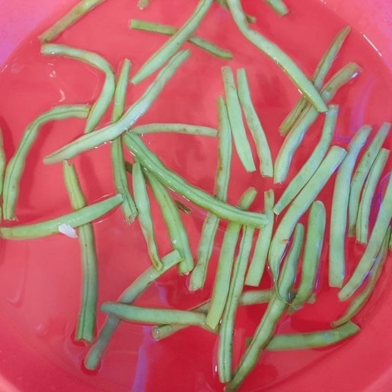 Step 1 Prepare Bean Sprouts and String Beans for Stir-fried Chicken Gizzards with Bean Sprouts