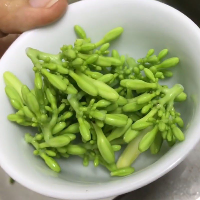 Step 1 Prepare the papaya flowers Steamed Male Papaya Flowers with Rock Sugar